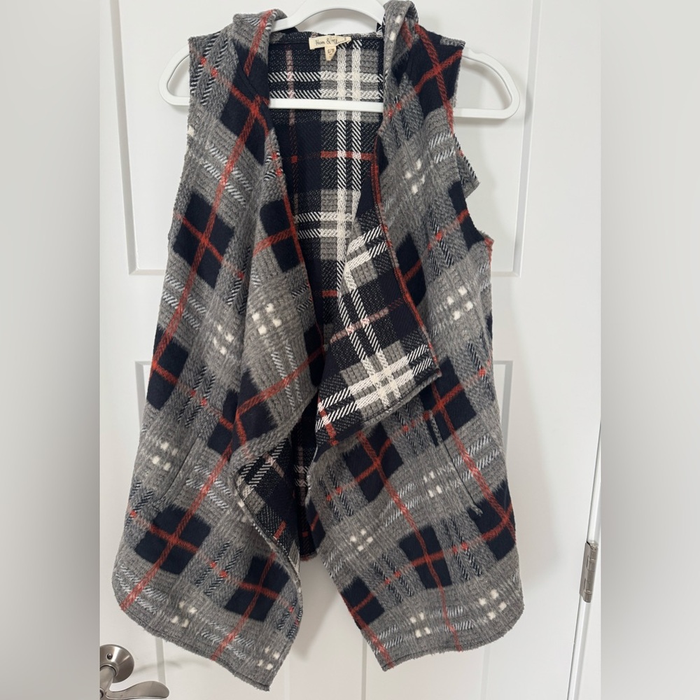 Hem & Thread Checkered Knit Vest